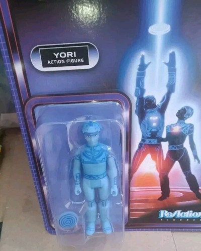 Figuras de reacción Super7 de los parques Disney 2023 Tron Yori se envía en una caja - Imagen 2 de 3