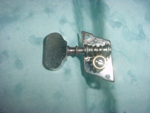 VINTAGE MIJ GUITAR PARTS /TEISCO UNIVOX TUNER PARTS / TUNING MACHINE KEY
