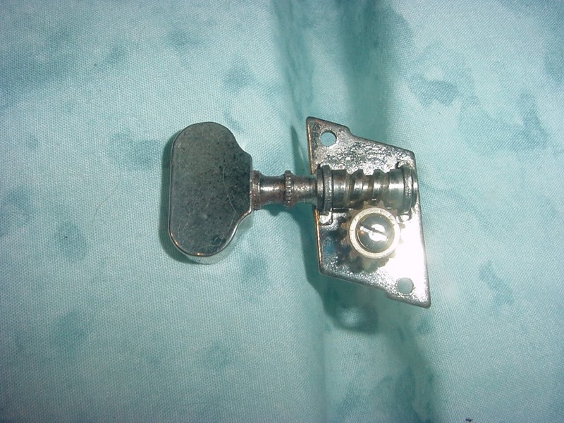VINTAGE MIJ GUITAR PARTS /TEISCO UNIVOX TUNER PARTS / TUNING MACHINE KEY