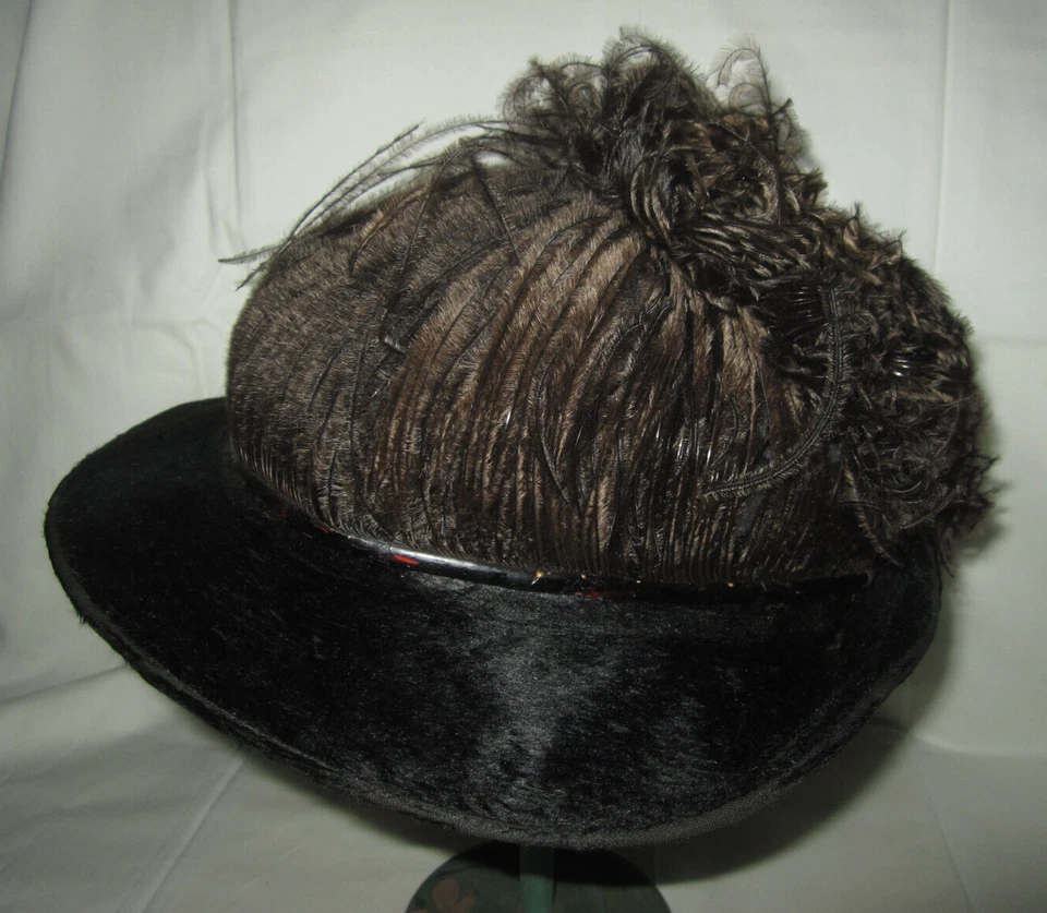 Sombrero formal negro con plumas de avestruz Ward Millinery de colección para dama, alrededor de 1930