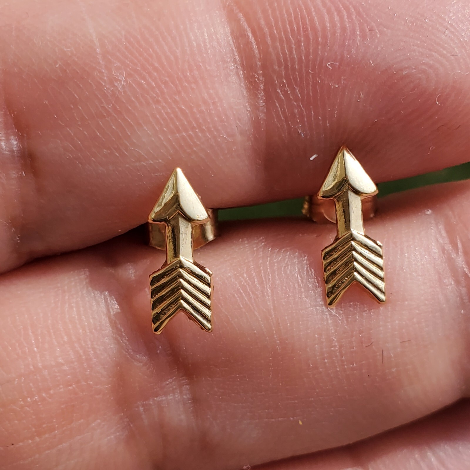 14K SOLID YELLOW GOLD SMALL ARROW STUD EARRINGS -… - image 13