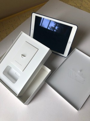 IPad Air2 SIM Cellular, entsperrt,128GB weiß/silber,optisch tiptop,Akku schlecht