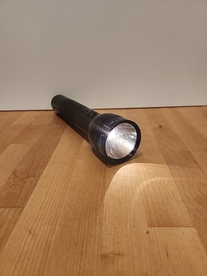 Maglight Mag-Lite 10'' Flashlight Black Tested /Working Batteries Not Included