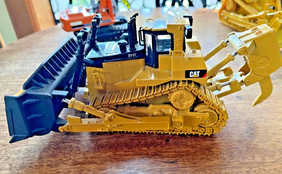Diecast Masters CAT 2 x 1:50 models - Track Tractor D11R + Dozer D11T - image 4 of 4