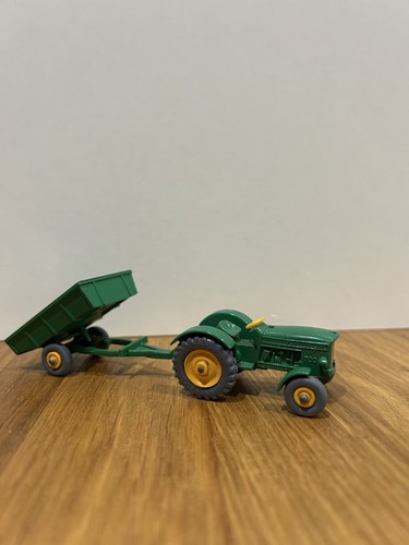 Matchbox series 39 Ford tractor made by Lesney England and Corgi Toys trailer. - Picture 2 of 5