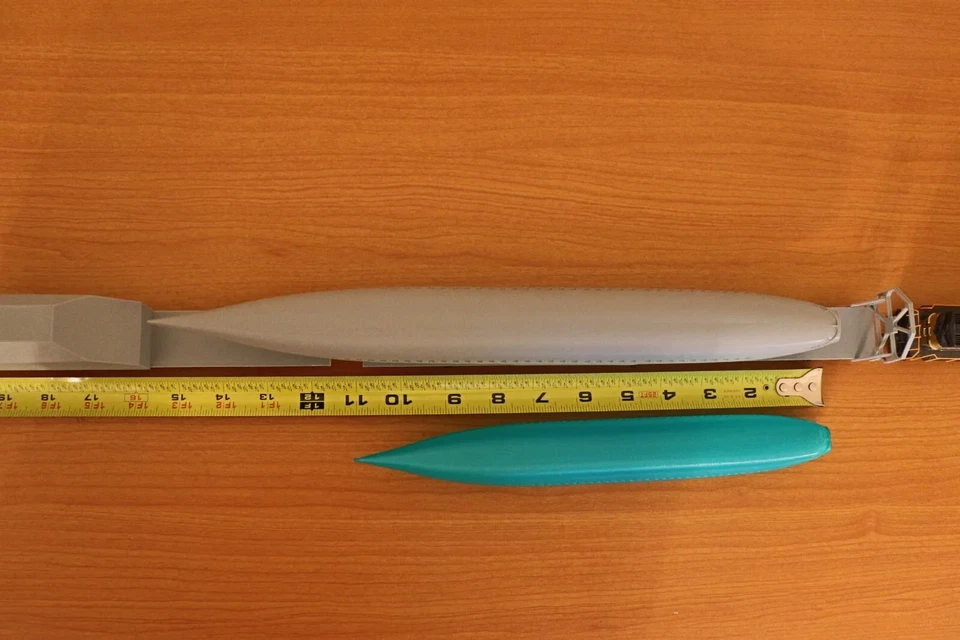 HO Scale Boeing 737 Fuselage and Cargo 11" or 15.25" - Image 3 of 4