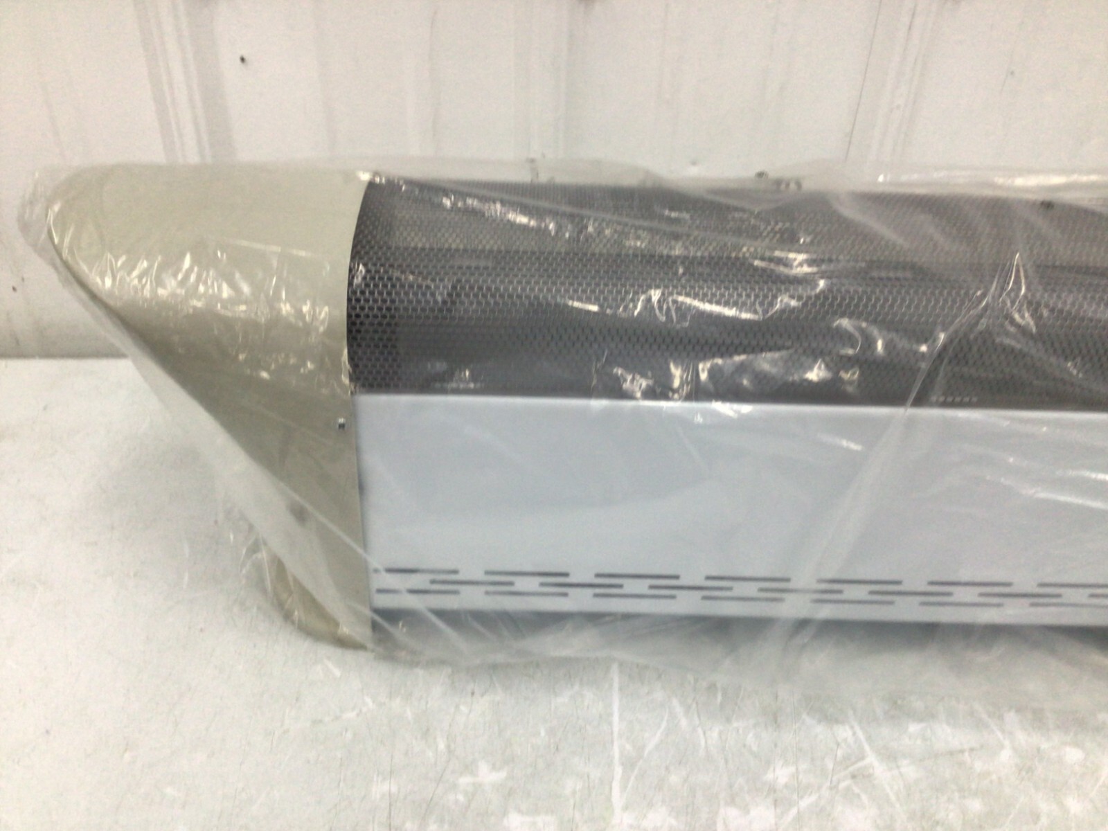 DAYTON - 1VNX4 Electric Baseboard Heater 1500W, 5118 BtuH Heating Cap