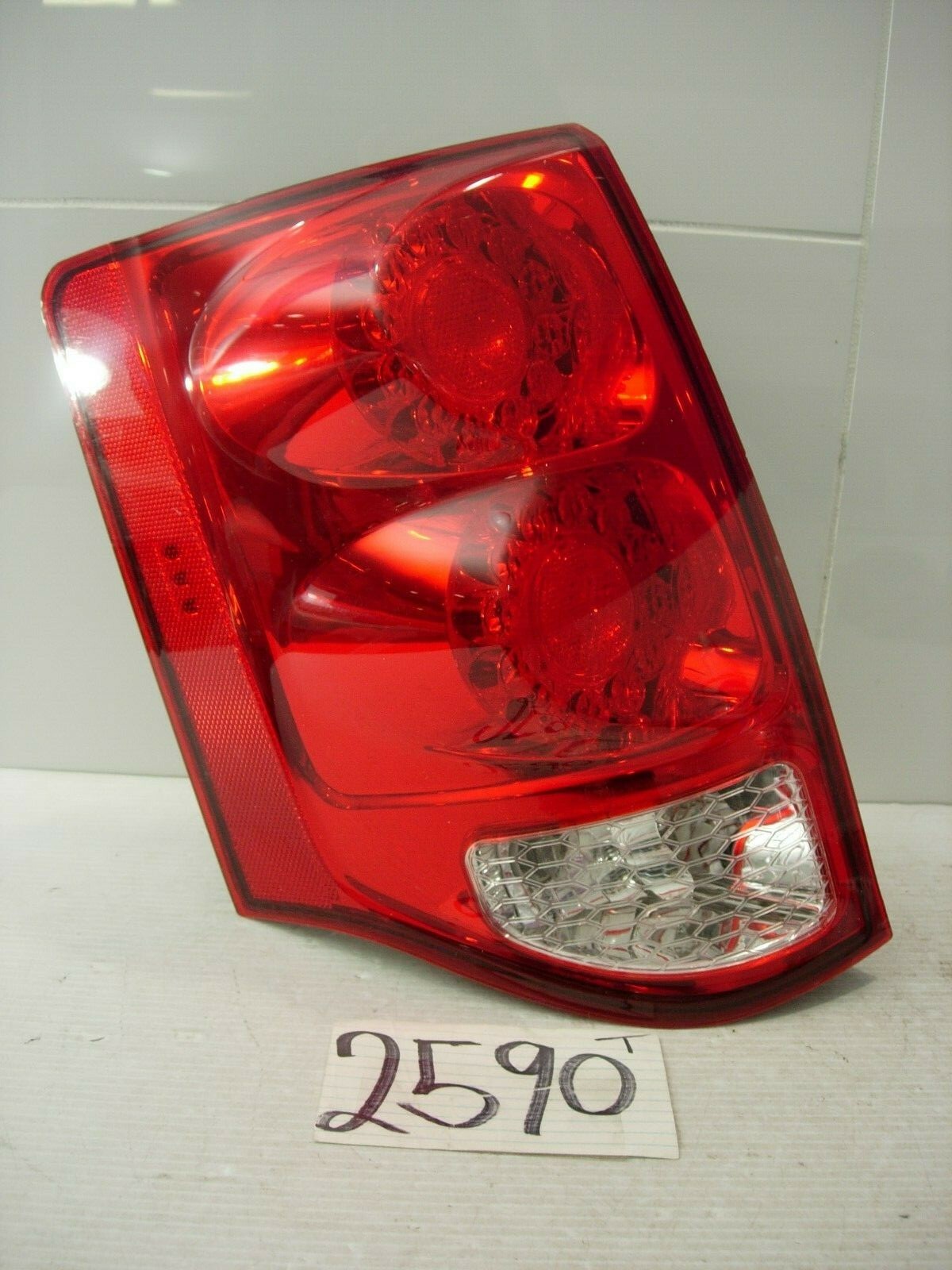 11 12 13 14 15 16 17 Grand Caravan DRIVER Side Tail Light Used Rear Lamp #2590T 