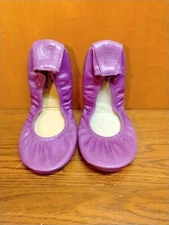 The Storehouse flats Women’s size 6 Purple Leather slippers