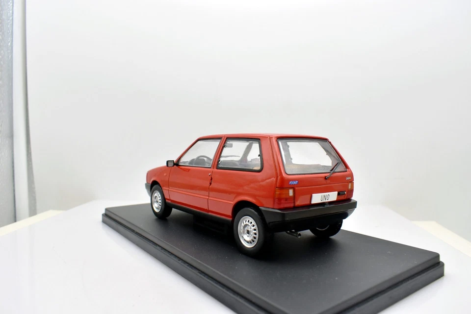 modellino auto Fiat uno rosso scala 1:24 modellismo statico da collezione nuovo - Immagine 3 di 4