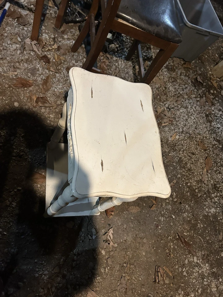 Винтажный деревенский белый фермерский приставной столик с ящиком - Изображение 3 из 4