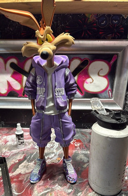 Wile E. Coyote Looney Tunes Collectible Figure Statue Trapstar Outfit