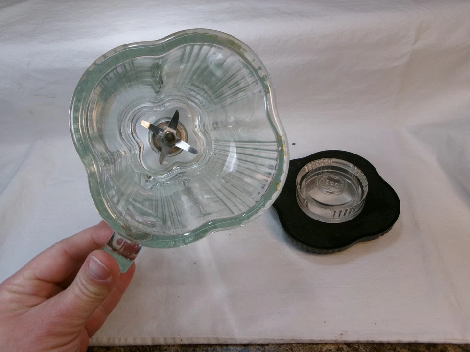 Jarra licuadora de vidrio vintage Waring Clover en forma de hoja 40 oz ~ 5 tazas con tapa Foto 3 de 4