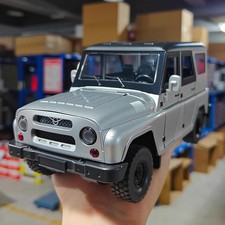 1:18 Russia UAZ Hunter Travelers Alloy Diecast Model Toys Car with Sound Light P