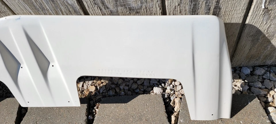 Visera de cabina redonda FE1 NOS Ford Escort 1980 1981 82 83 84 Foto 2 de 4