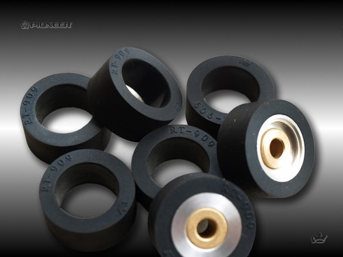 Pioneer RT-909 / 901 One pair of NEW PINCH ROLLERS ASSEMBLY Logo on rear - Picture 5 of 10