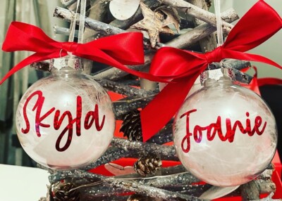 Handgefertigte personalisierte Christbaumkugeln
