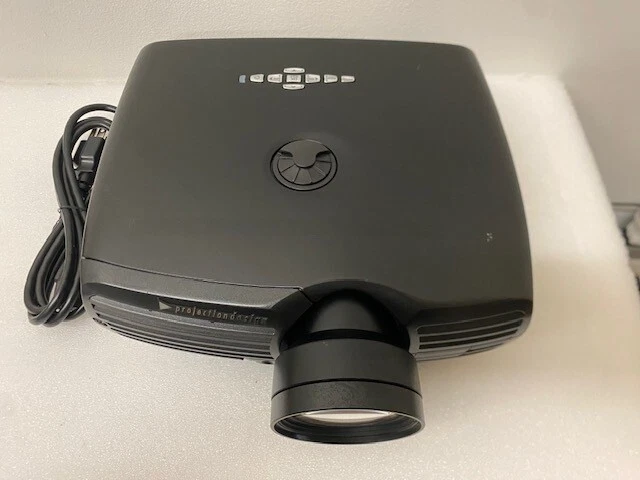 Projectiondesign F20 SX+ DLP Conference Projector Portable 3300 ANSI NO BULB - Image 2 of 4