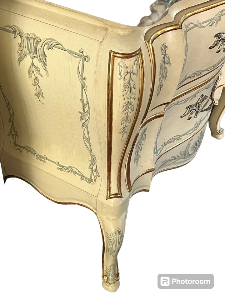 Cómoda provenzal francesa de mármol John Widdicom Wm. Muebles Berkley Foto 3 de 4