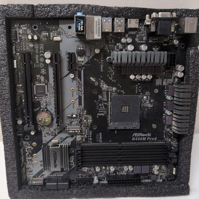 ASRock B450M Pro4 Micro ATX AM4 Sockel Mainboard mit 4 Speicher Slots