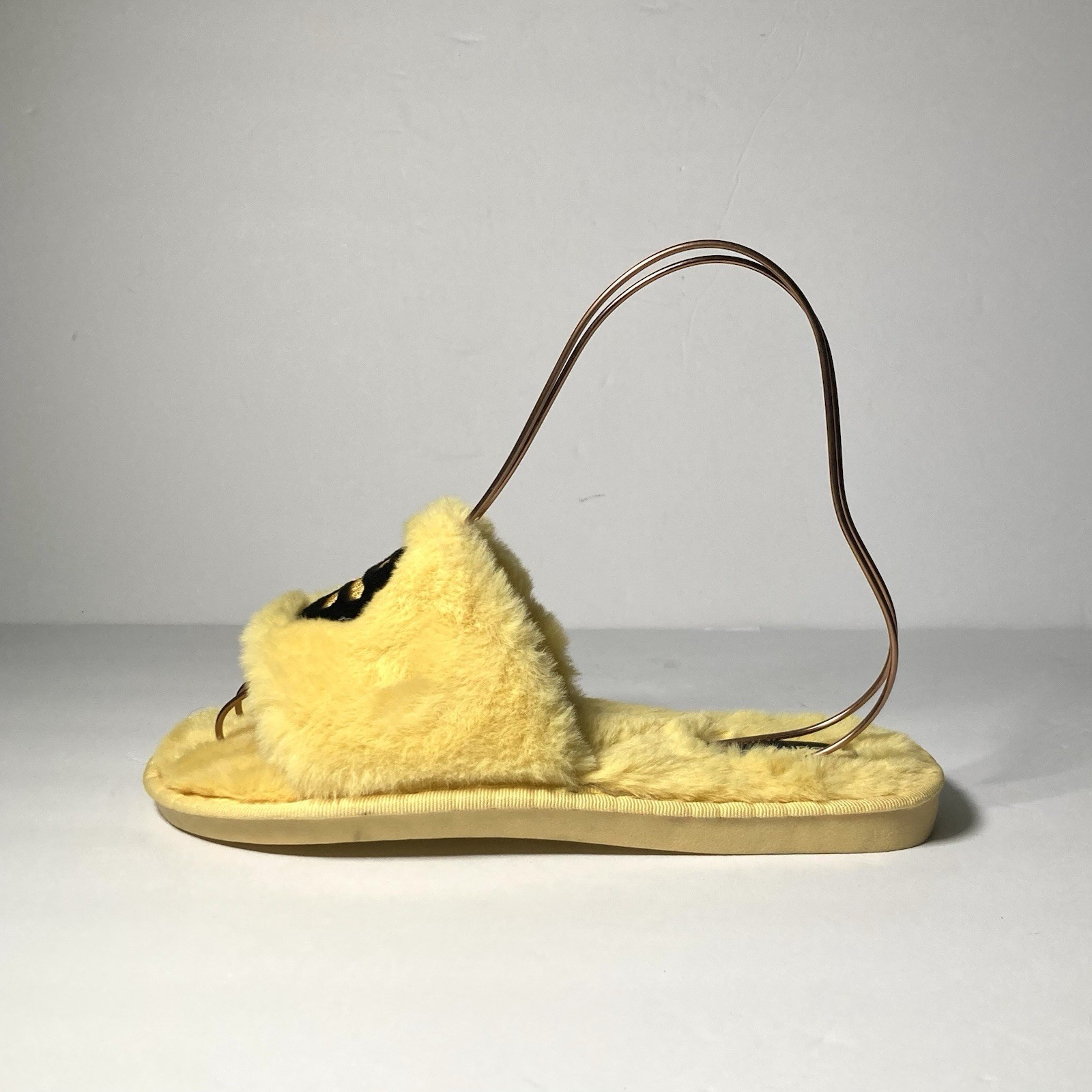 PANTOFOLA D’ORO Pantofole da donna gialle in pelliccia sintetica Bumble App taglia US 7 5 8 5 EURO 38 39