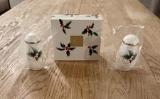 Mikasa Ribbon Holly Set of Salt & Pepper Shakers 3-1/2” Japan New in Box