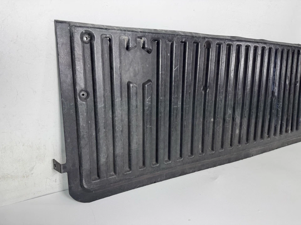 2004-2009 Nissan Titan Tailgate Liner Plastic OEM 734827S205 - Изображение 3 из 4