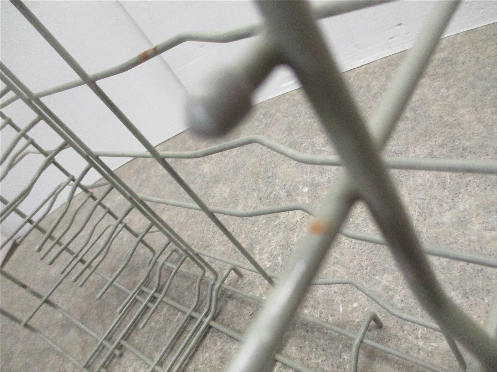 BOSCH DISHWASHER LOWER RACK (RUST STAIN) PART 00249276 eBay