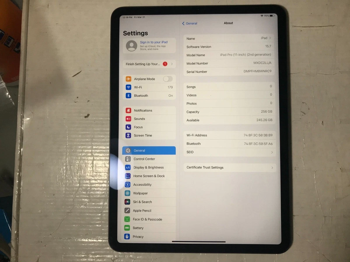 2020 Apple iPad Pro 11-inch 2nd , Wi-Fi, 256GB - Space Gray