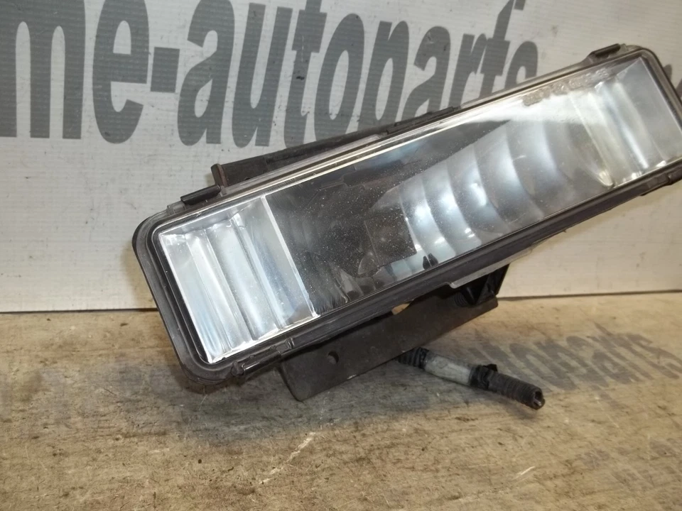 1996-2002 Cadillac Eldorado Right Passenger Front Fog Light Lamp w/ Bracket OEM - Image 2 of 4