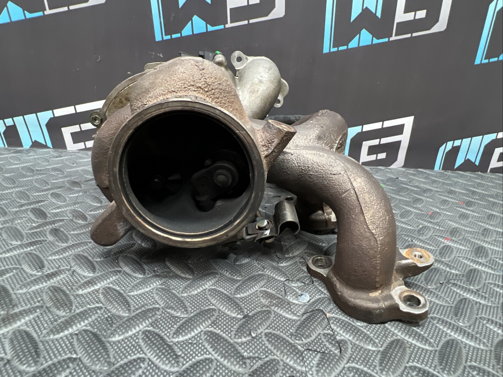 OEM Maserati Ghibli 3.0L Turbo Turbocharger Exhaust Manifold Left Side 2014-2020