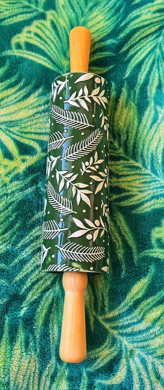 FAVORITE RARE - Wooden Handle with Green Ceramic - Leafy design Rolling Pin