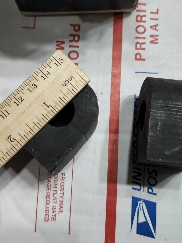 Новый из старых запасов 1961-66 Buick ELECTRA LESABRE INVICTA FRT стабилизаторы подвески втулки 1368011 набор из 2 - Изображение 4 из 4