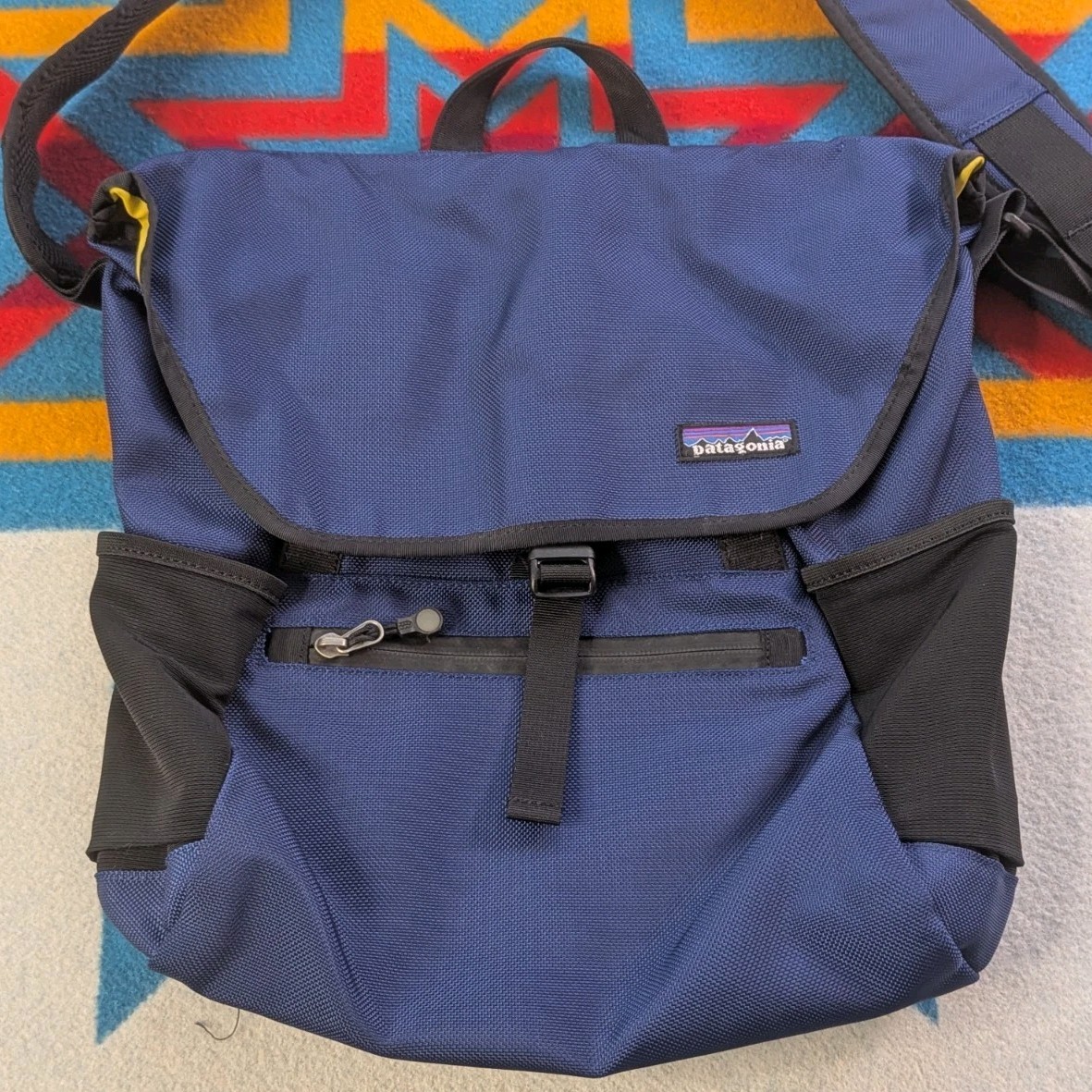 Patagonia Vertical Mass Messenger Crossbody Bag Work Travel Strap