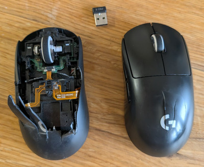Logitech PRO X SUPERLIGHT Gaming-Maus - Schwarz