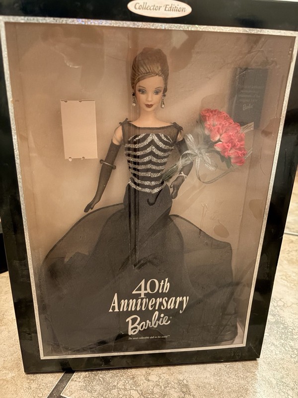 Mattel 1999 40th Anniversary Barbie Collector Edition Doll #21384