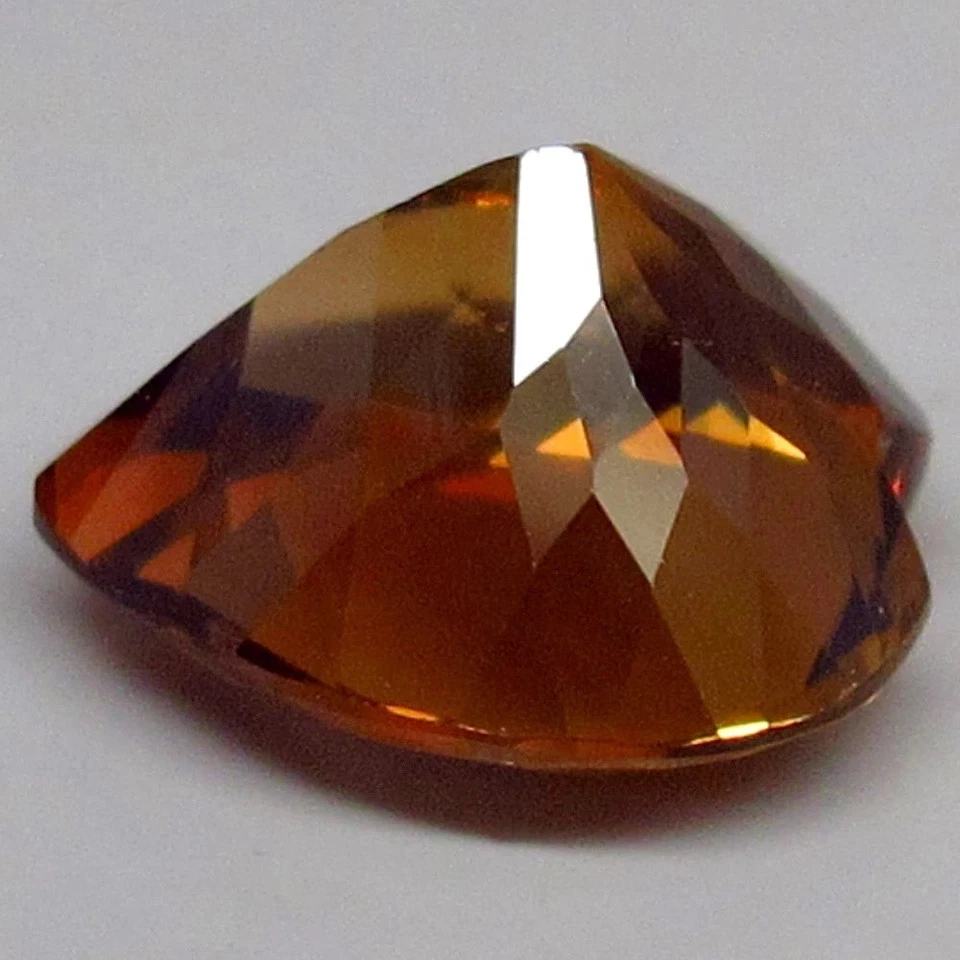 Драгоценный камень топаз шампанское ETW 5,95 карата - Бразилия - огранка в форме сердца - Изображение 4 из 4