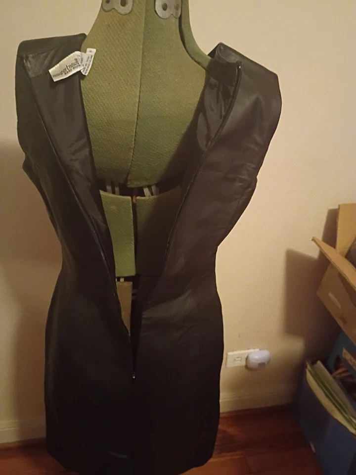 Черное кожаное платье размер 8 от Newport News - Изображение 3 из 4