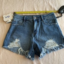 Woman  s Size 7 Sincerely Jules Denim Frayed Distressed Shorts High Waisted 90s