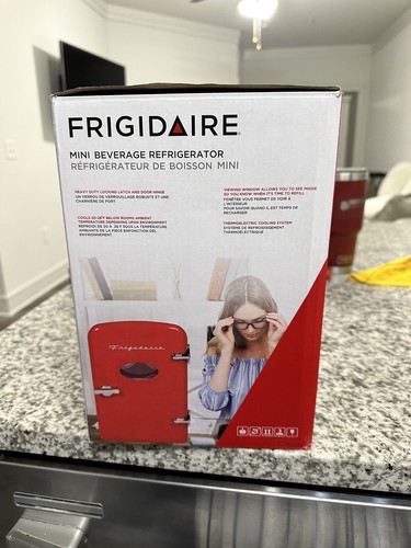 Frigidaire Retro Mini Compact Beverage Refrigerator EFMIS121-RED Refurbished - 第 2/6 張圖片