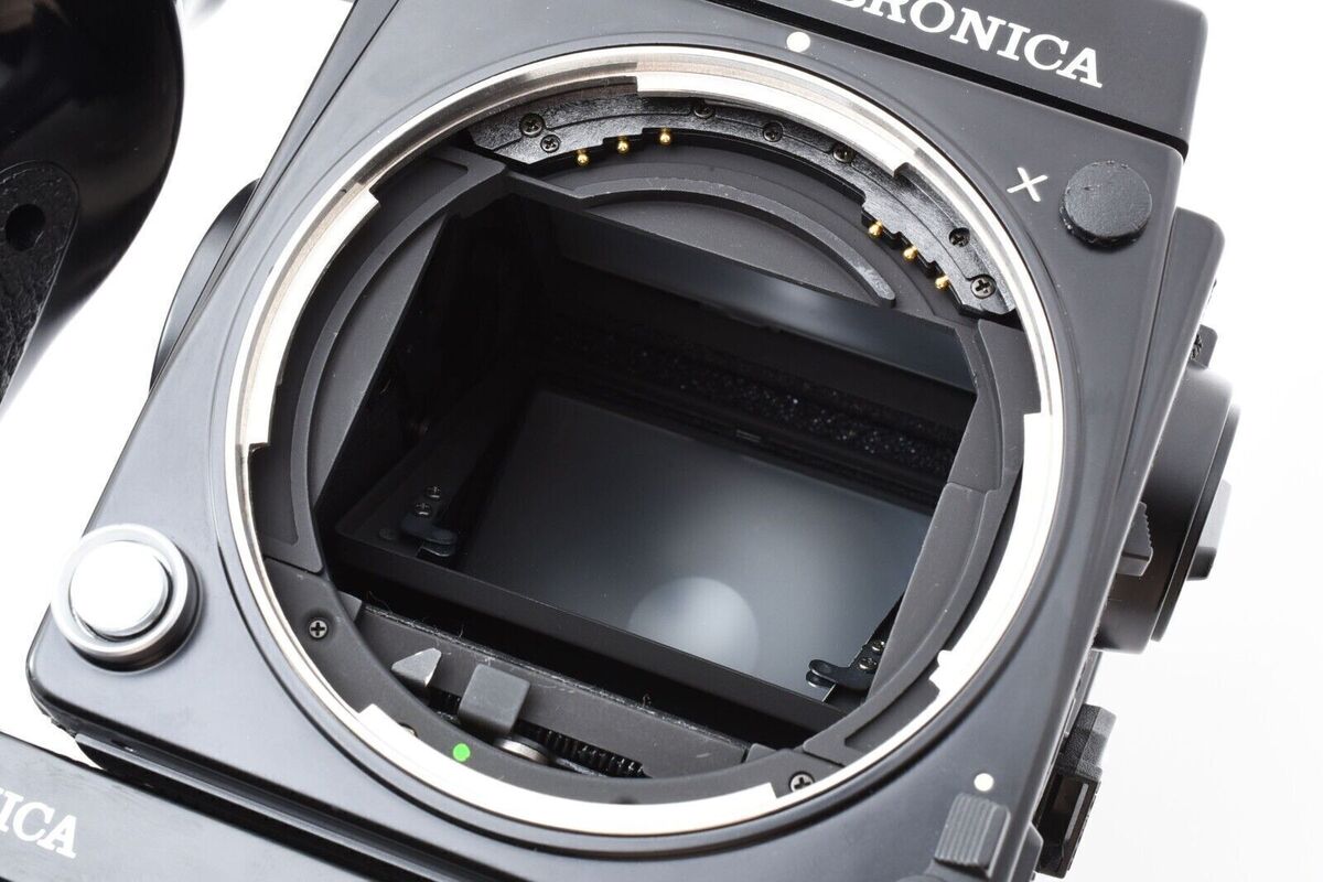 Zenza Bronica GS-1 6×7 + AE Prism Finder 120 Film Back From Zenza Bronica GS-1 6×7 + AE Prism Finder 120 Film Back From