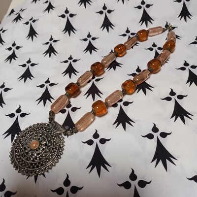 gros coller ethnque, perles de verre, perles de coco, métal argenté