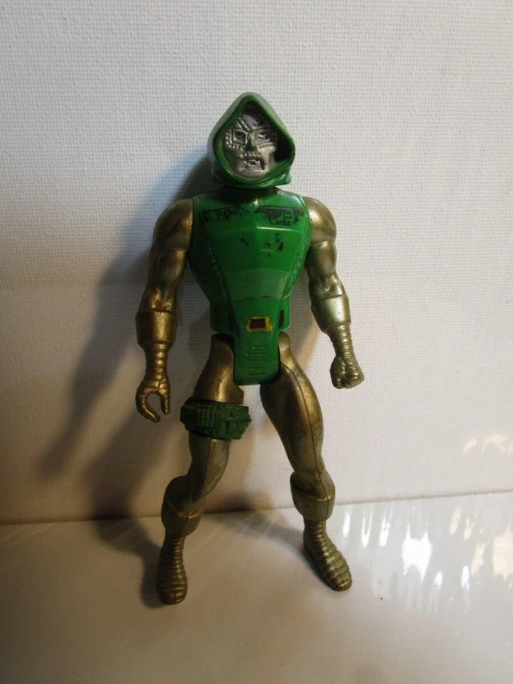 Figura de acción Mattel Secret Wars DR DOOM 1984 de colección Marvel Foto 2 de 3