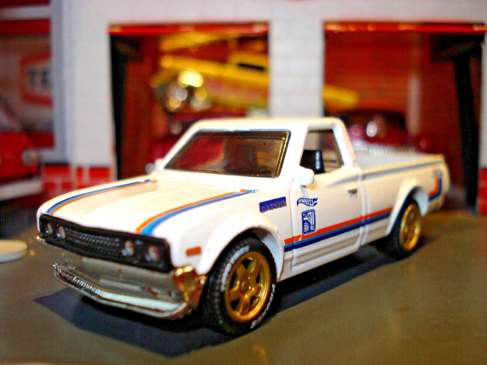DATSUN 620 PICKUP CUSTOM EDITION 1/64 HW LOWERED WHITE MINI TRUCK CUSTOM WHEELS-image