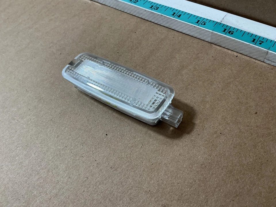 2008 - 2012 Audi S5 Sun Visor Vanity Overhead Light 4D0947105A OEM - Image 3 of 4