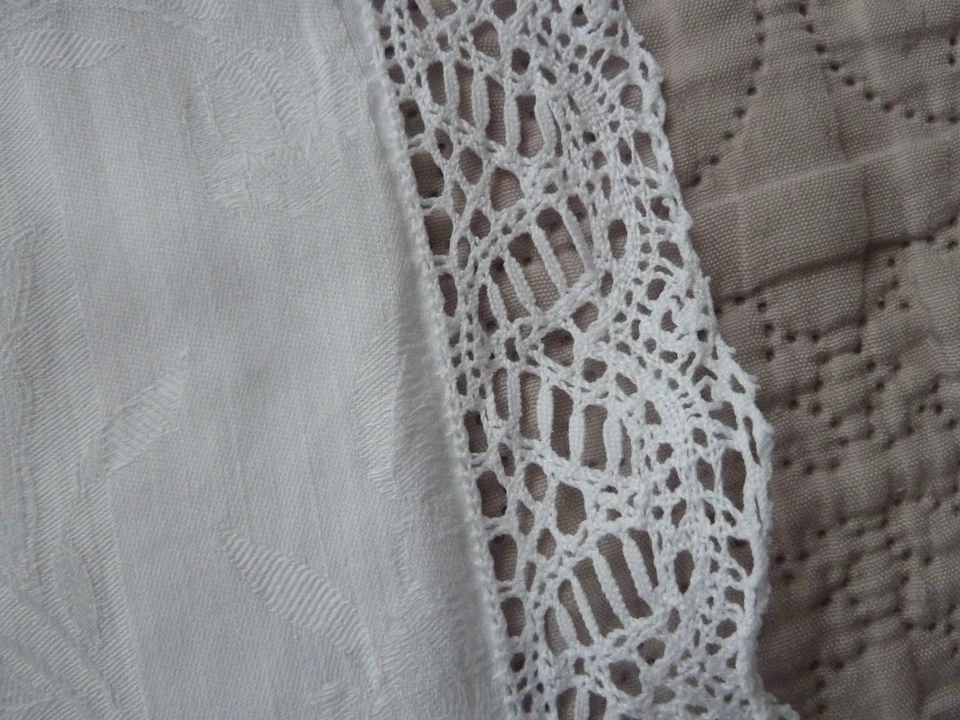 ancienne housse d'édredon coton damassé ( tulipes ) dentelle mono brodé B.S tbé - Photo 4/4