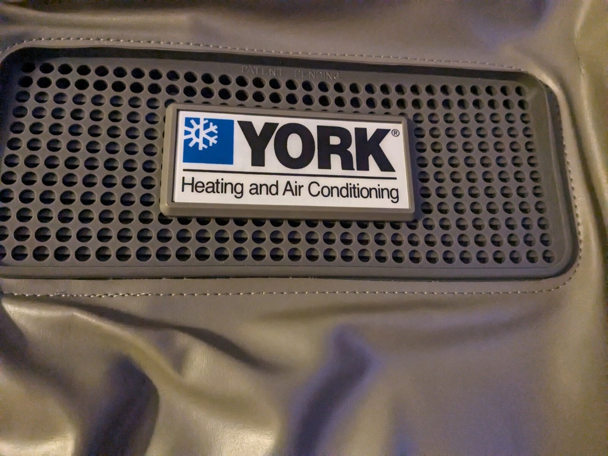 Air Products and Chemicals Inc 廃止株券 Source 1 / York air conditioning winter cover. S1-CCVRys28