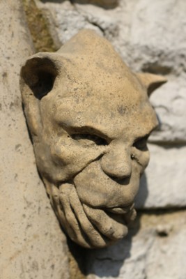 Gargoyle Wand Nr. 2 Steinfigur frostfester Steinguss 
