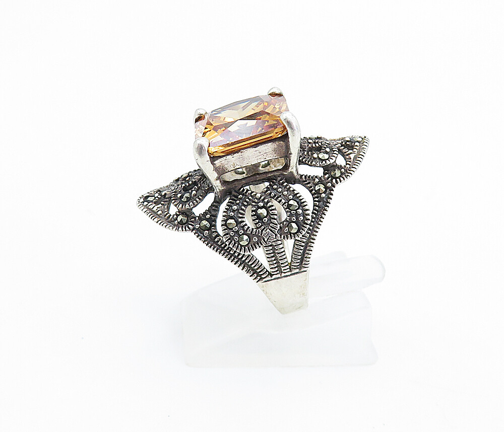 925 Silver Vintage Cubic Zirconia & Marcasite Cocktail Ring 925 Silver Vintage Cubic Zirconia & Marcasite Cocktail Ring