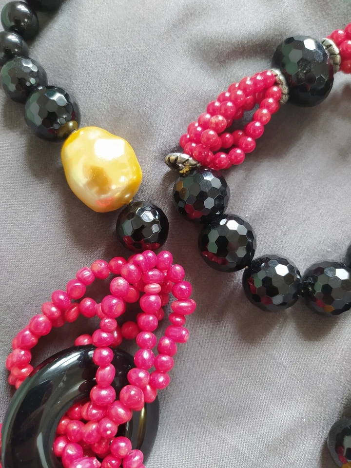 Collana regolabile fili di corallo rosso, dettagli onice e argento con bracciale - Immagine 4 di 4